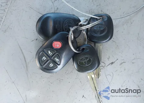 2014 Toyota Sienna Le V6 8 Passenger z USA, uszkodzony, nr VIN 5TDKK3DC0ES479467